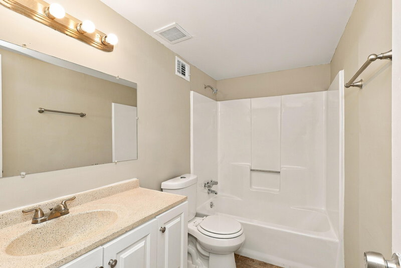 0/Mo, 900 Turtle Bend Ln College Park, GA 30349 Bathroom View 2