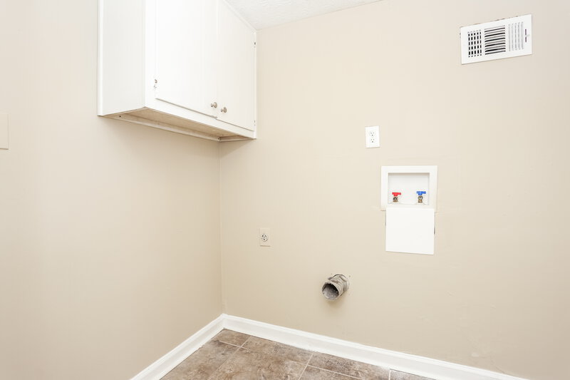 1,985/Mo, 900 Turtle Bend Ln College Park, GA 30349 Laundry Room View