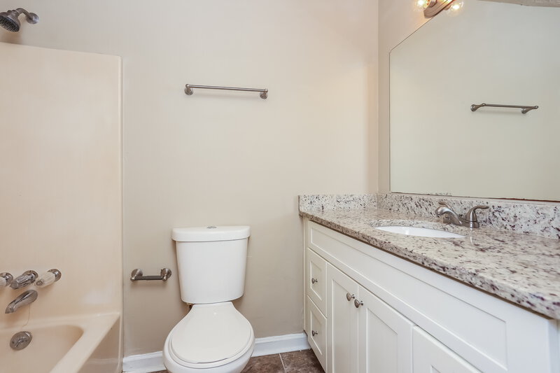 1,985/Mo, 900 Turtle Bend Ln College Park, GA 30349 Bathroom View 2