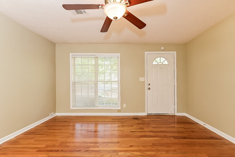1,550/Mo, 90 Glenn Burnie Dr Stockbridge, GA 30281 Living Room View