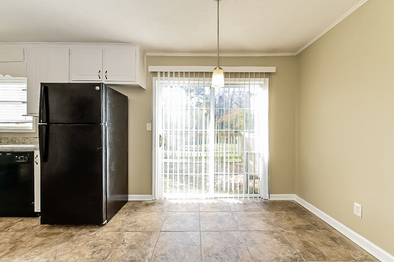 1,550/Mo, 90 Glenn Burnie Dr Stockbridge, GA 30281 Breakfast Nook View