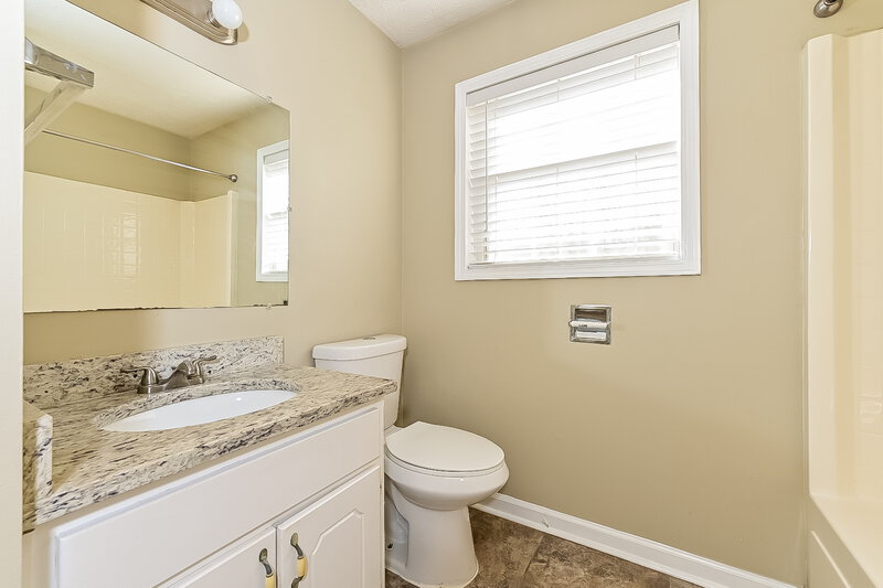 1,550/Mo, 90 Glenn Burnie Dr Stockbridge, GA 30281 Bathroom View