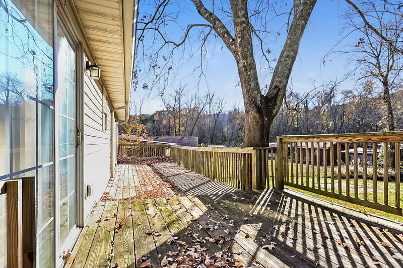 1,550/Mo, 90 Glenn Burnie Dr Stockbridge, GA 30281 Deck View