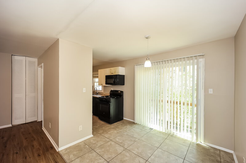 0/Mo, 891 Kennesaw Dr Forest Park, GA 30297 Dining Room View