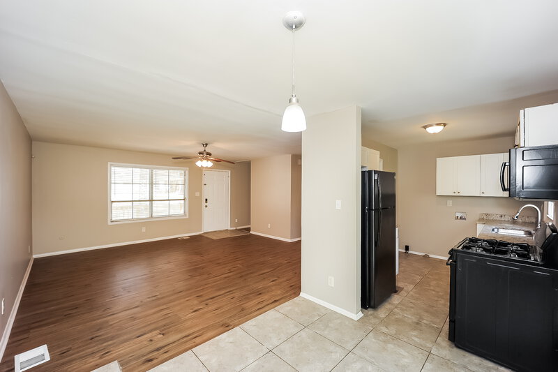 0/Mo, 891 Kennesaw Dr Forest Park, GA 30297 Dining Room View 2