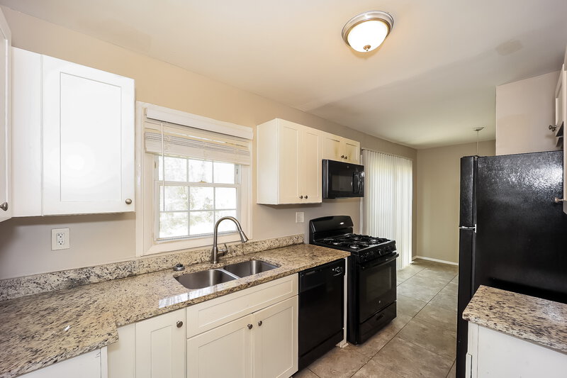 0/Mo, 891 Kennesaw Dr Forest Park, GA 30297 Kitchen View