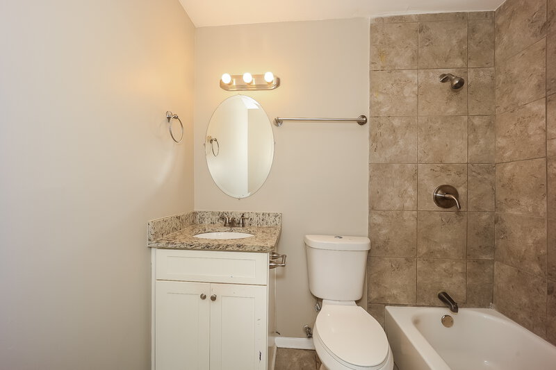 0/Mo, 891 Kennesaw Dr Forest Park, GA 30297 Bathroom View