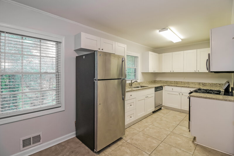 1,570/Mo, 8310 Hilltop Rd Jonesboro, GA 30236 Kitchen View