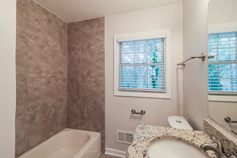1,570/Mo, 8310 Hilltop Rd Jonesboro, GA 30236 Bathroom View