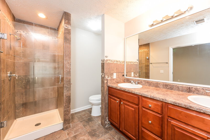 2,505/Mo, 2526 Riverwood Spg Ellenwood, GA 30294 Main Bathroom View