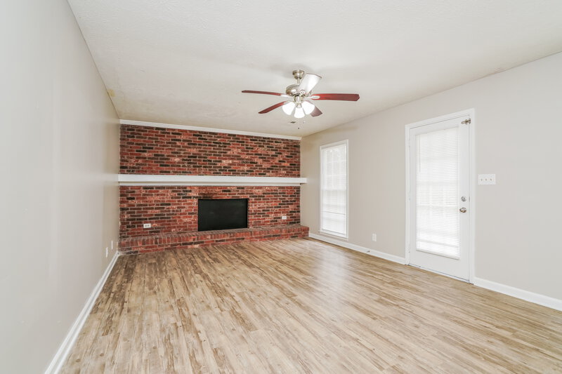 2,295/Mo, 100 Woodsong Drive Fayetteville, GA 30214 Living Room View