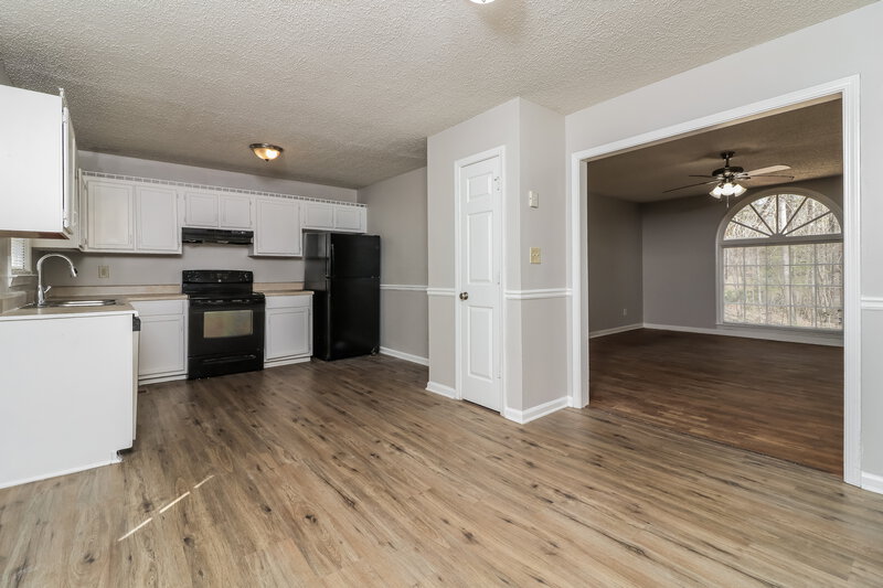 1,760/Mo, 550 Austin Bridge Rd Douglasville, GA 30134 Dining Room View 2