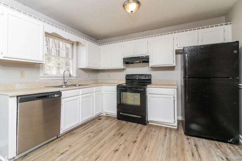 1,760/Mo, 550 Austin Bridge Rd Douglasville, GA 30134 Kitchen View 2