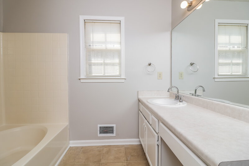 1,760/Mo, 550 Austin Bridge Rd Douglasville, GA 30134 Main Bathroom View