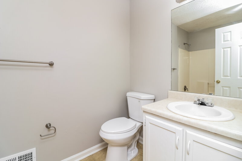 1,760/Mo, 550 Austin Bridge Rd Douglasville, GA 30134 Bathroom View