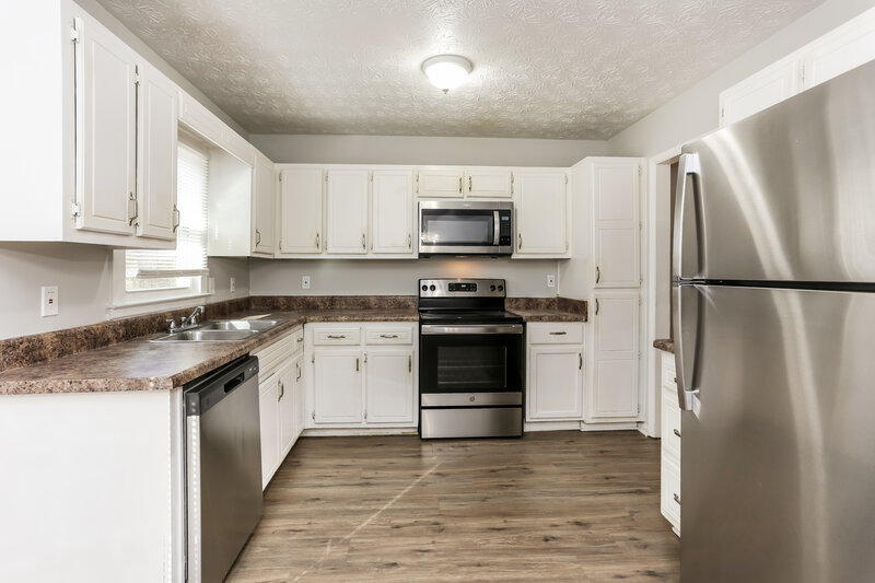 1,760/Mo, 308 Winchester Ct Ellenwood, GA 30294 Kitchen View