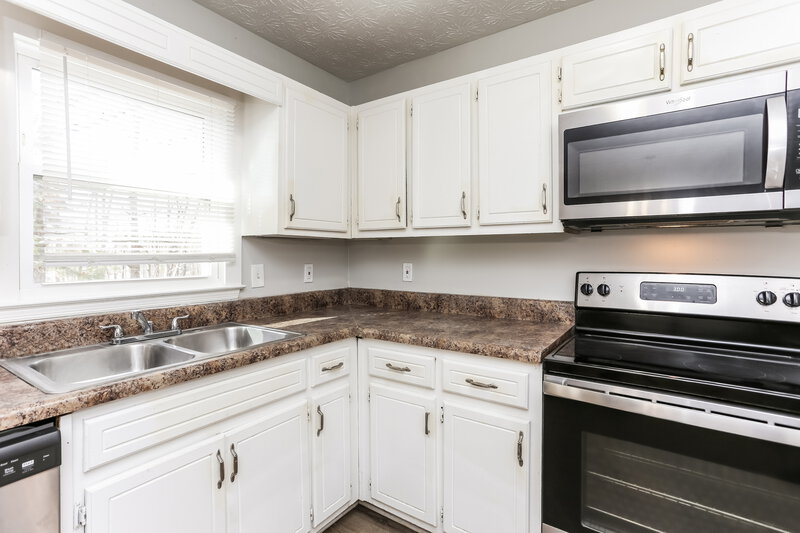 1,760/Mo, 308 Winchester Ct Ellenwood, GA 30294 Kitchen View 2