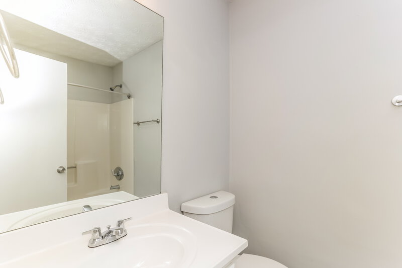 1,760/Mo, 308 Winchester Ct Ellenwood, GA 30294 Bathroom View