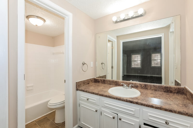 2,840/Mo, 1401 OVERWOOD Trace Snellville, GA 30078 Main Bathroom View