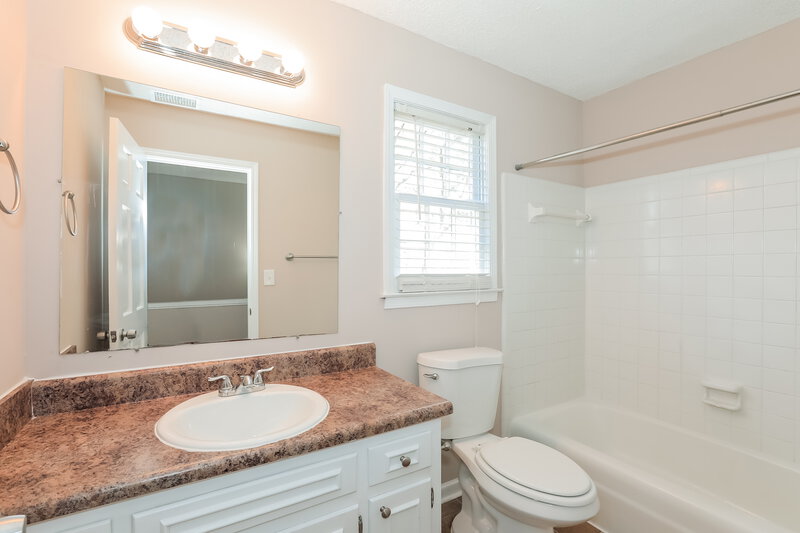 2,840/Mo, 1401 OVERWOOD Trace Snellville, GA 30078 Bathroom View