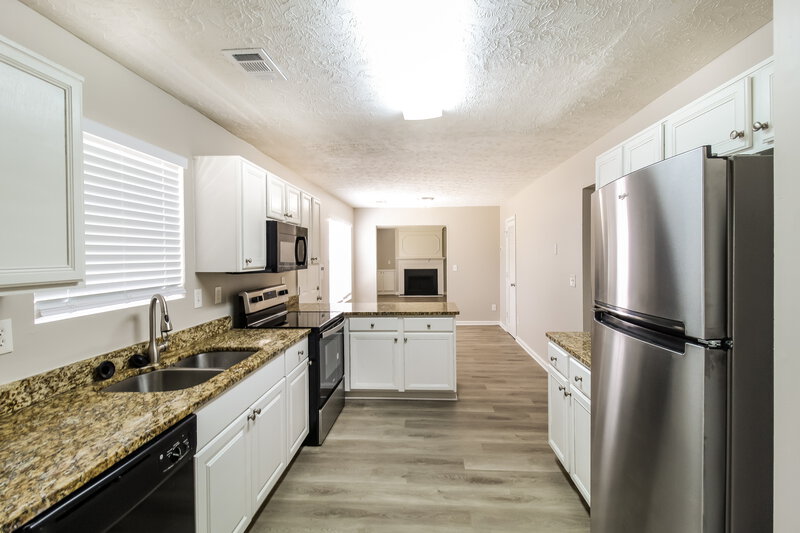 2,505/Mo, 6583 Carriage Ln Stone Mountain, GA 30087 Kitchen View