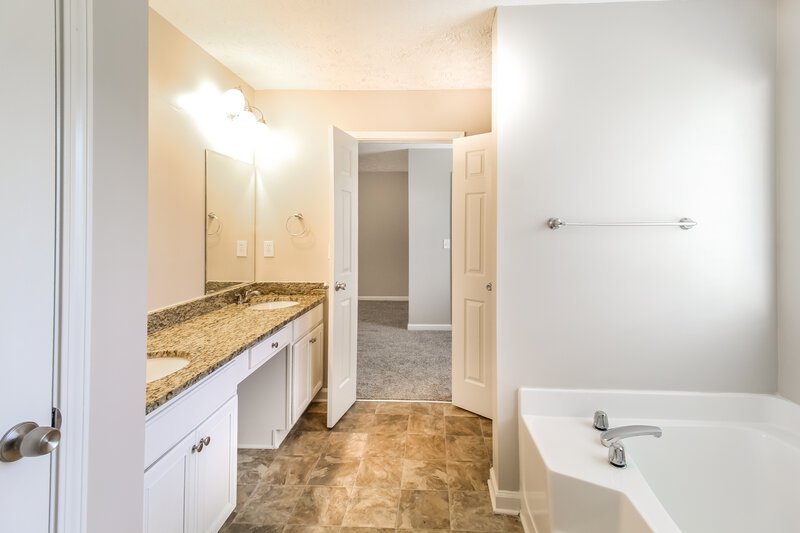 2,505/Mo, 6583 Carriage Ln Stone Mountain, GA 30087 Main Bathroom View