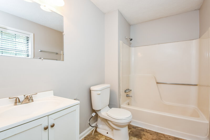 2,095/Mo, 1009 Hicksmil Dr Sw Marietta, GA 30060 Main Bathroom View