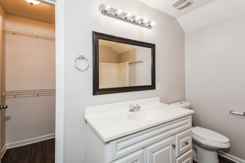 1,955/Mo, 7957 Lakewind Ct Douglasville, GA 30134 Main Bathroom View