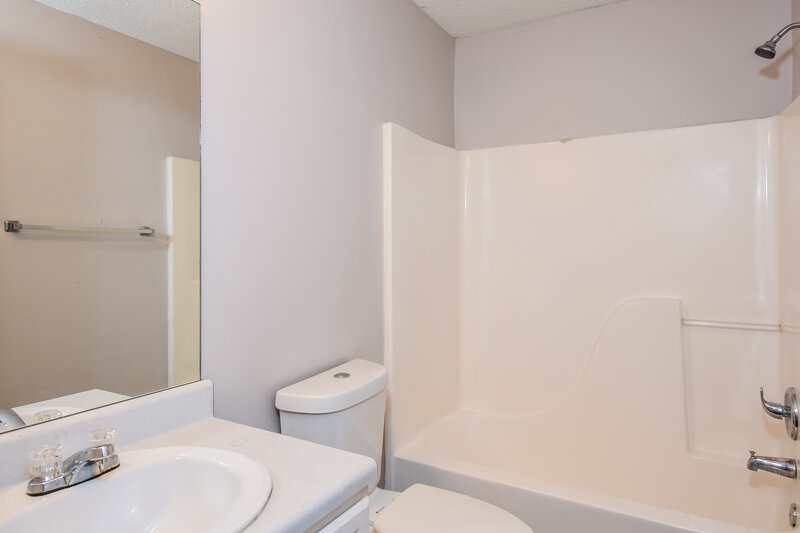 1,955/Mo, 7957 Lakewind Ct Douglasville, GA 30134 Bathroom View