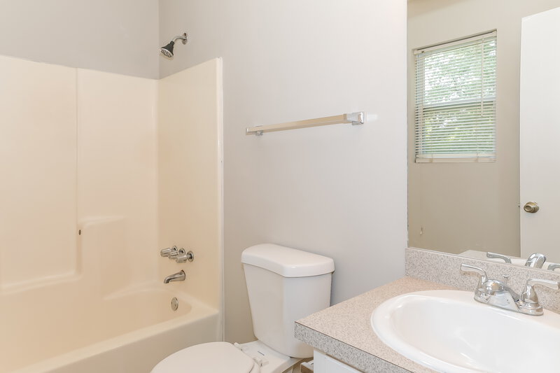 1,780/Mo, 1045 CARMEL Way Lawrenceville, GA 30046 Main Bathroom View