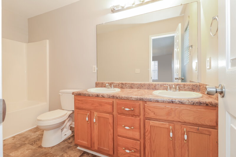 1,665/Mo, 9557 Cartersville Way Dallas, GA 30132 Main Bathroom View