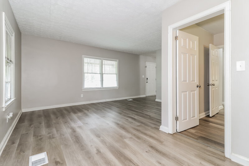 1,570/Mo, 1255 SKYHAVEN Road SE Atlanta, GA 30316 Living Room View 3