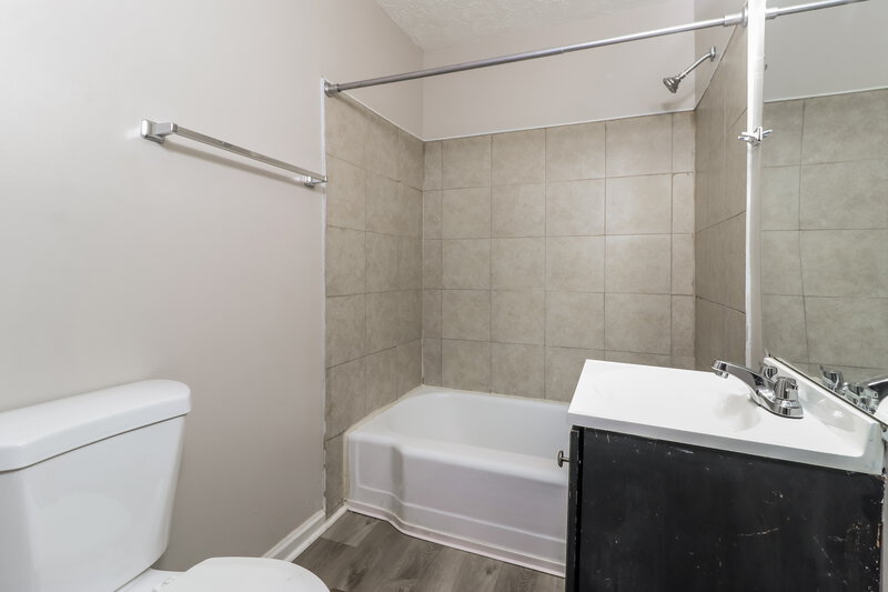 1,570/Mo, 1255 SKYHAVEN Road SE Atlanta, GA 30316 Main Bathroom View