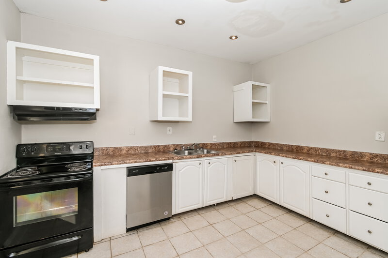 2,120/Mo, 1457 WADLEY Avenue Atlanta, GA 30344 Kitchen View 2
