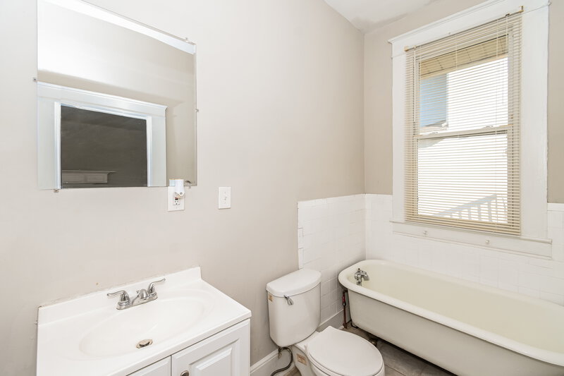 2,120/Mo, 1457 WADLEY Avenue Atlanta, GA 30344 Bathroom View