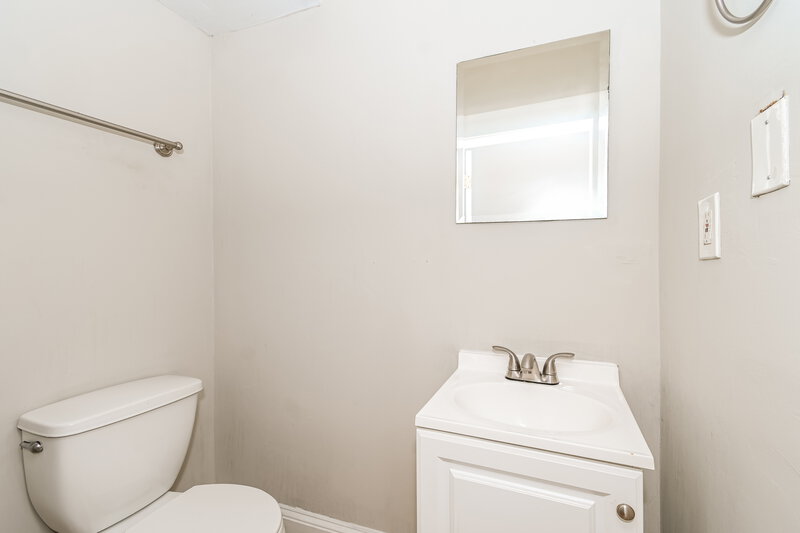 2,120/Mo, 1457 WADLEY Avenue Atlanta, GA 30344 Bathroom View 2