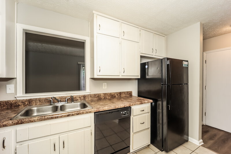 1,490/Mo, 2068 Sitser Ln Atlanta, GA 30349 Kitchen View 2