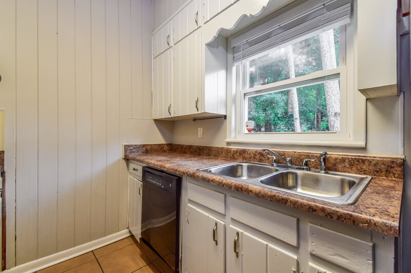 0/Mo, 201 LYDIA DR Atlanta, GA 30315 Kitchen View