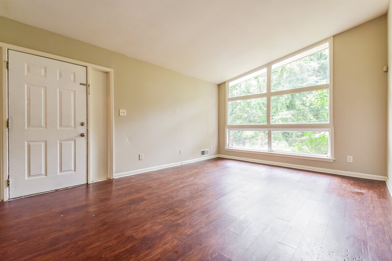 0/Mo, 201 LYDIA DR Atlanta, GA 30315 Main Bedroom View 2