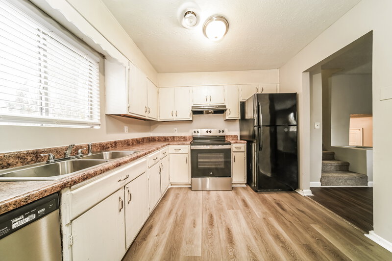 1,830/Mo, 2232 DORAL Court Atlanta, GA 30331 Kitchen View 2