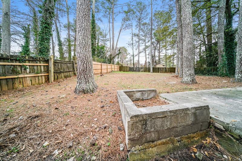 1,830/Mo, 2232 DORAL Court Atlanta, GA 30331 Rear View 2