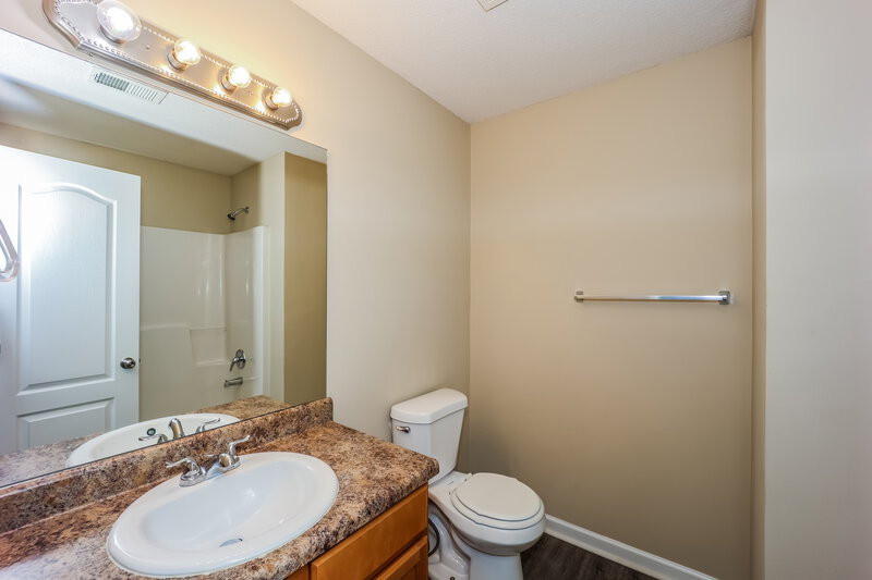 1,535/Mo, 2298 BIGWOOD TRL Atlanta, GA 30349 Main Bathroom View