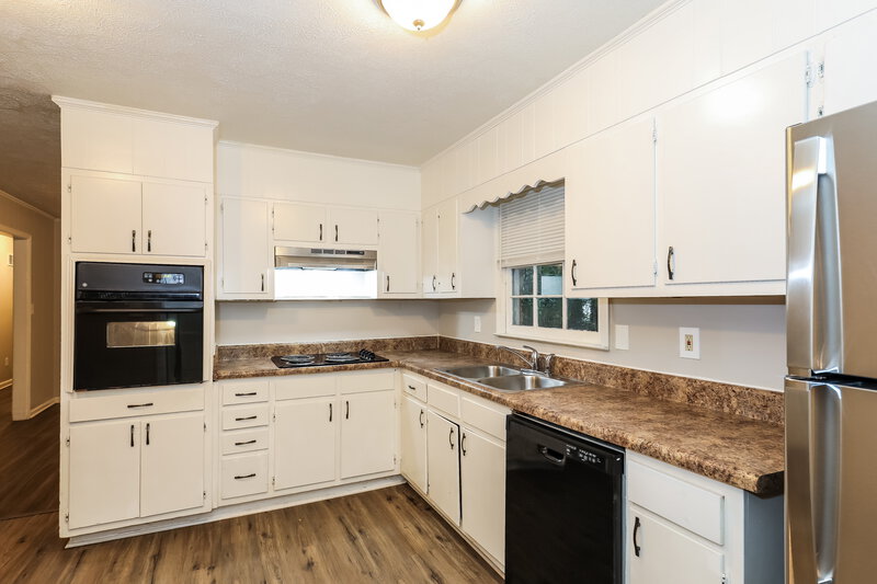 1,590/Mo, 235 HURST Point College Park, GA 30349 Kitchen View