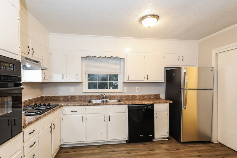 1,590/Mo, 235 HURST Point College Park, GA 30349 Kitchen View 2