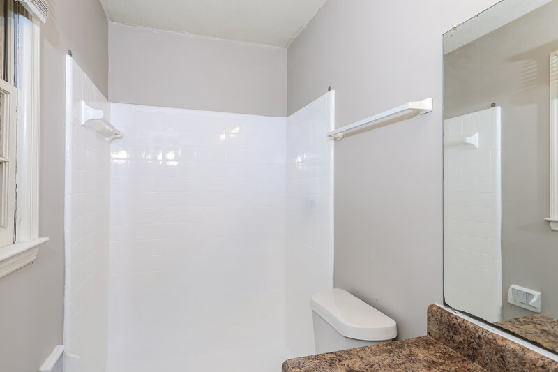 1,590/Mo, 235 HURST Point College Park, GA 30349 Main Bathroom View