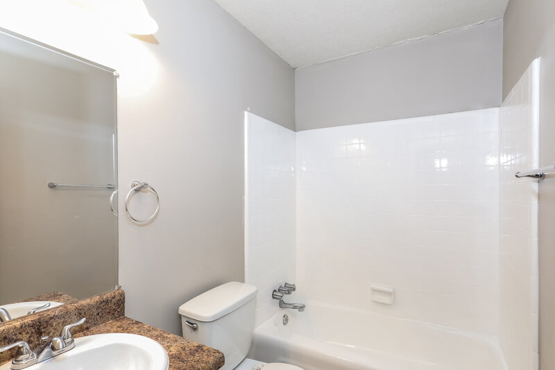 1,590/Mo, 235 HURST Point College Park, GA 30349 Bathroom View
