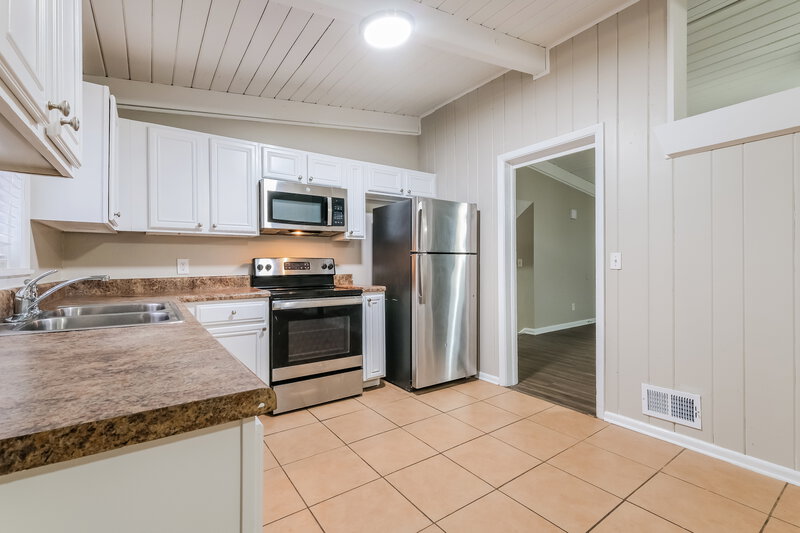 1,795/Mo, 2410 RIDGEWAY Drive Atlanta, GA 30360 Kitchen View 2