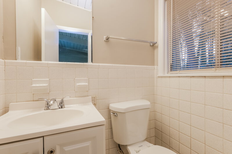 1,795/Mo, 2410 RIDGEWAY Drive Atlanta, GA 30360 Bathroom View 2
