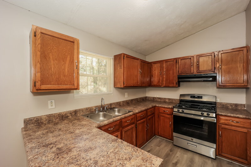1,805/Mo, 2465 FAIRWAY Circle SW Atlanta, GA 30331 Kitchen View 2