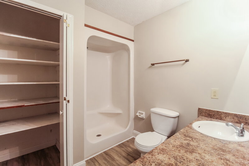 2,910/Mo, 2495 ZANE Drive Atlanta, GA 30331 Main Bathroom View